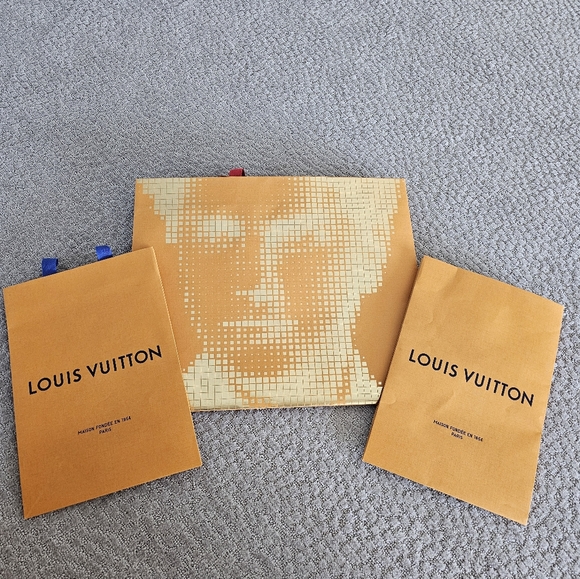 Authentic Louis Vuitton Paper bags - Picture 7 of 8